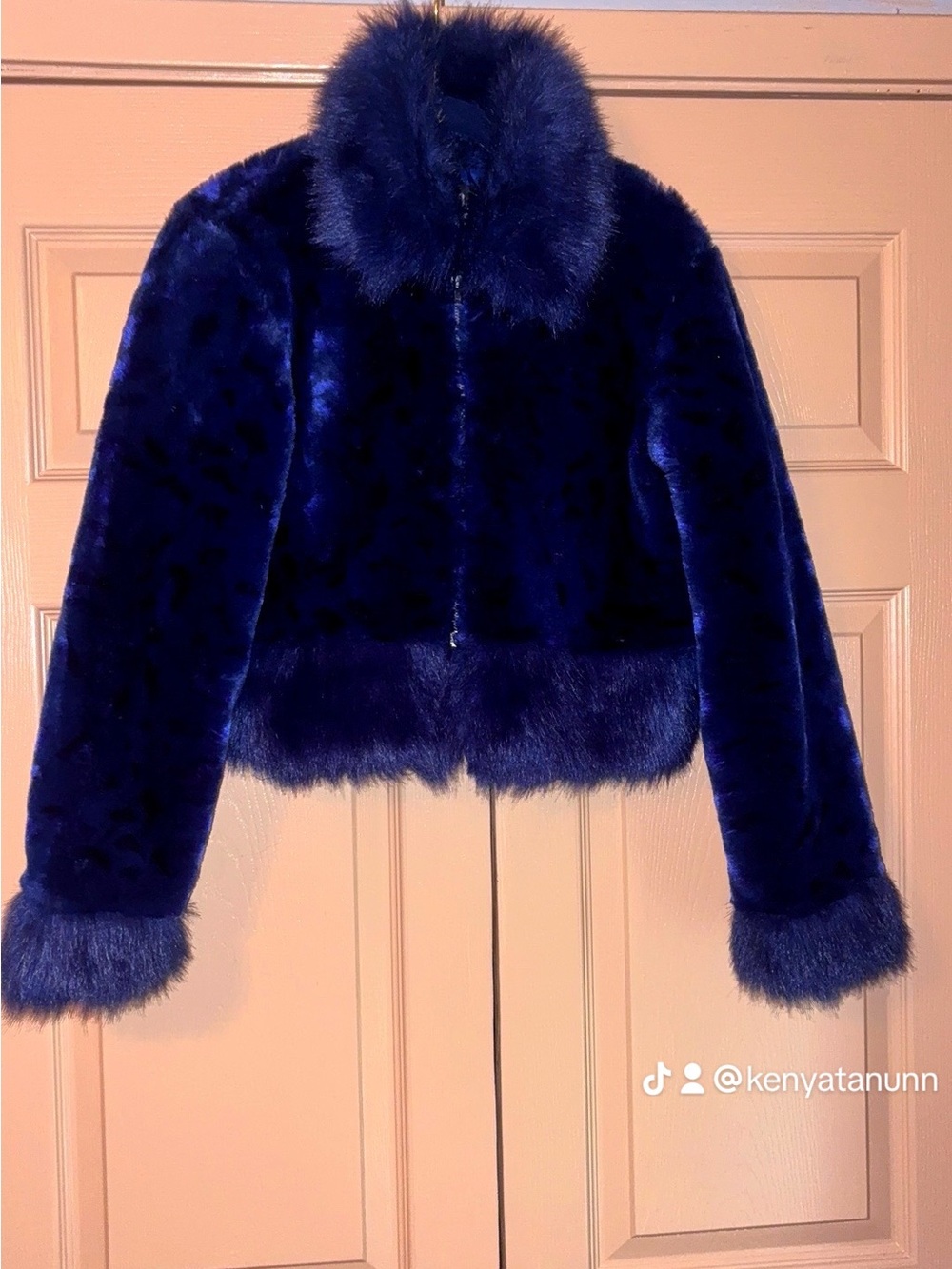 blanc noir Plush Faux Fur Cropped Jacket - Deep Navy Blue Leopard Print